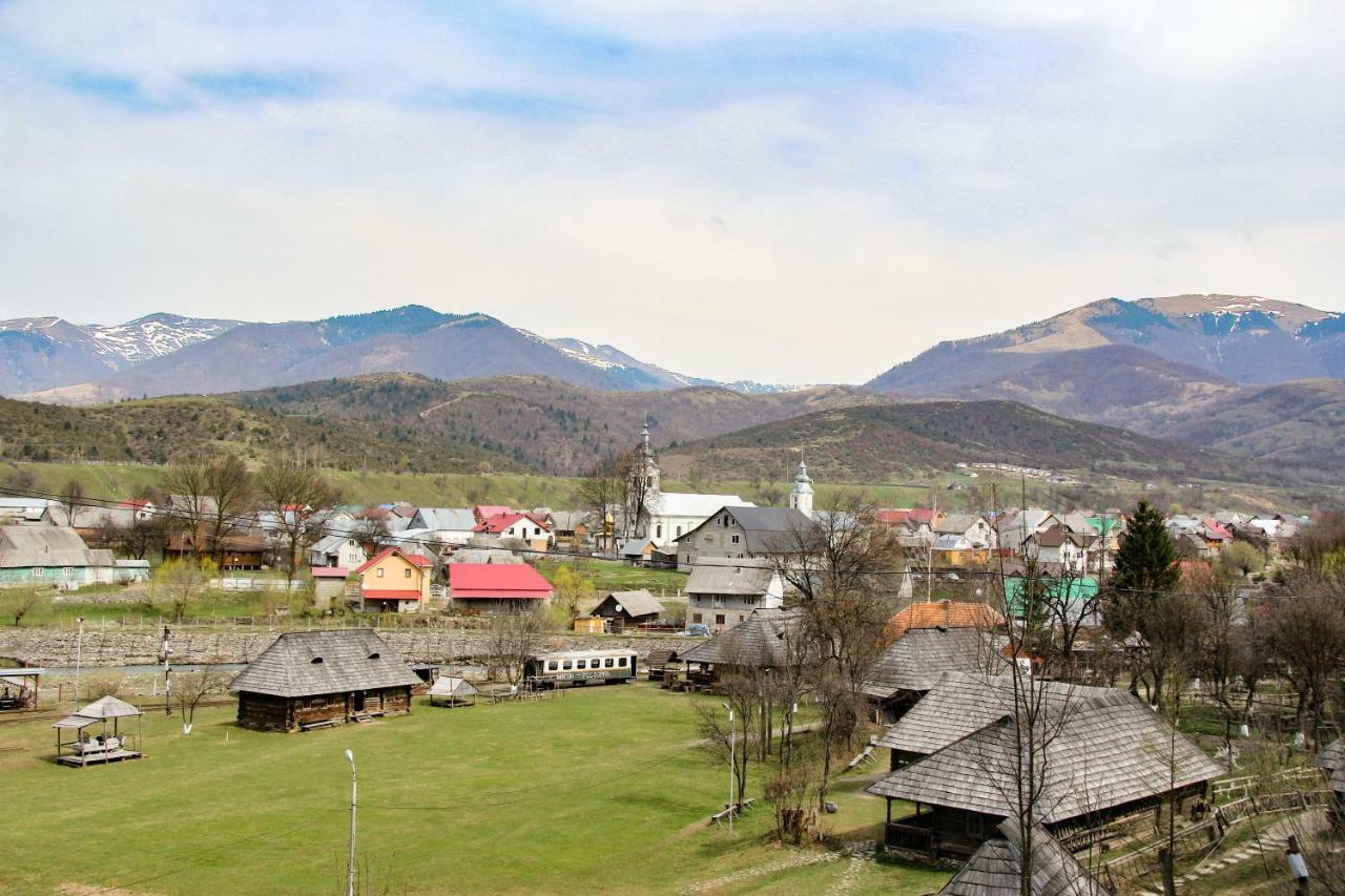 Коло Гір Hotel โกโลชาวา ภายนอก รูปภาพ